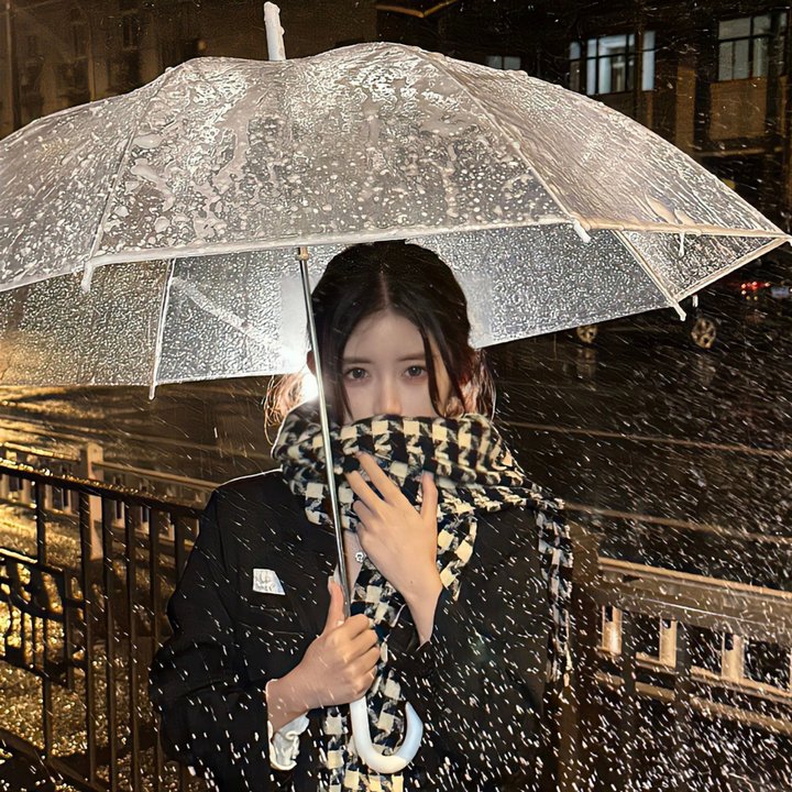 泳池里的男孩